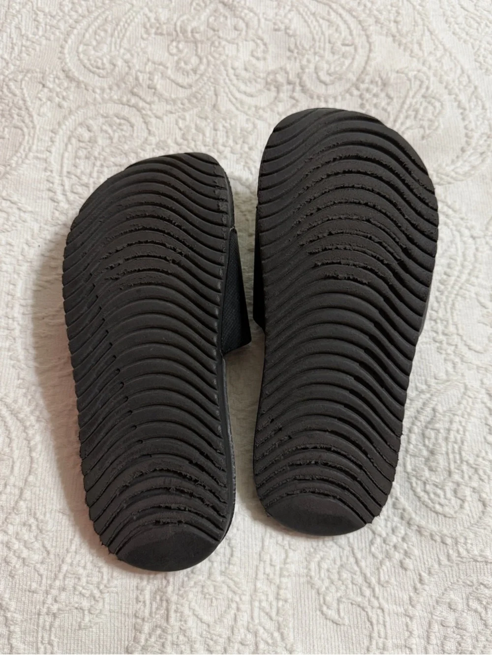 Nike Kids Size 2 Youth Black Slide Sandals with White Swoosh Logo